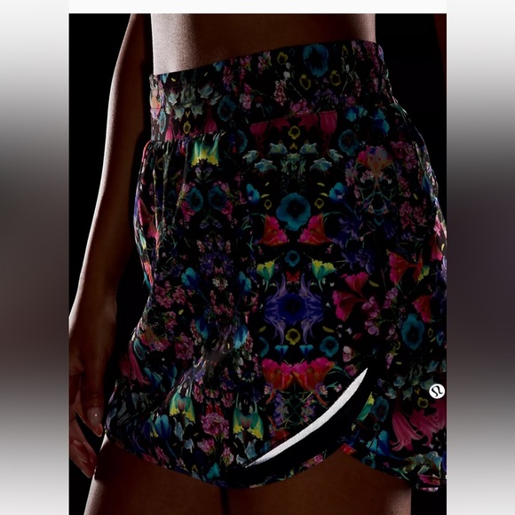 Lululemon Hotty Hot HR Skirt  🌺 🌼🌸 Flower scope 🌸🌼🌺 Blk/multi - Picture 2 of 8